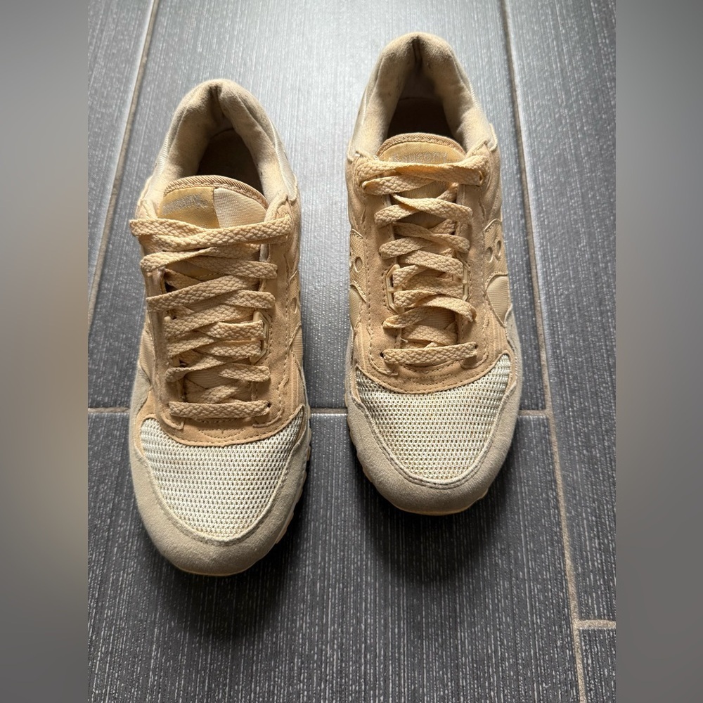 Saucony Tan & Cream Retro Sneakers Women’s Size 10